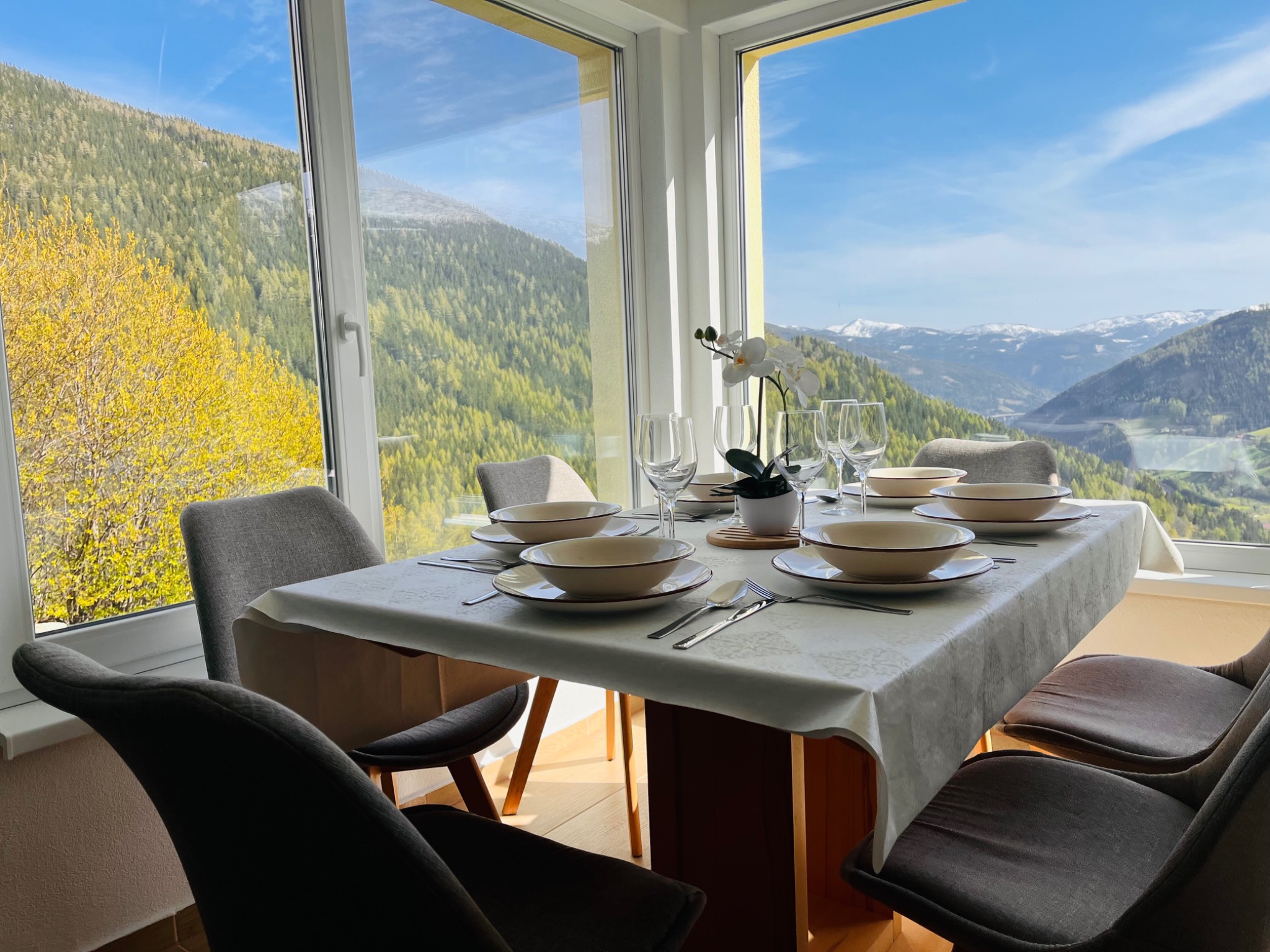 Essbereich und Bergblick